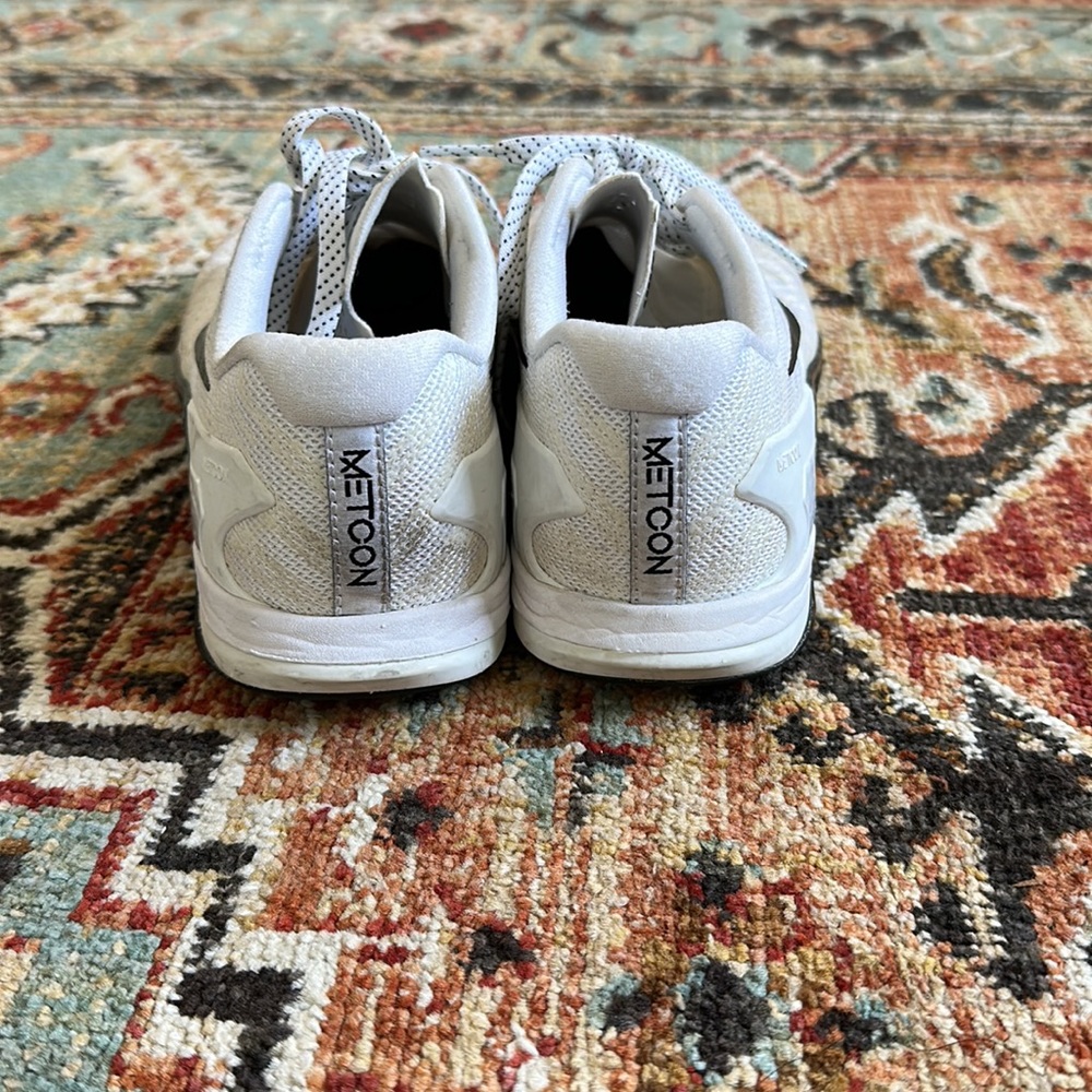 womens white metcons